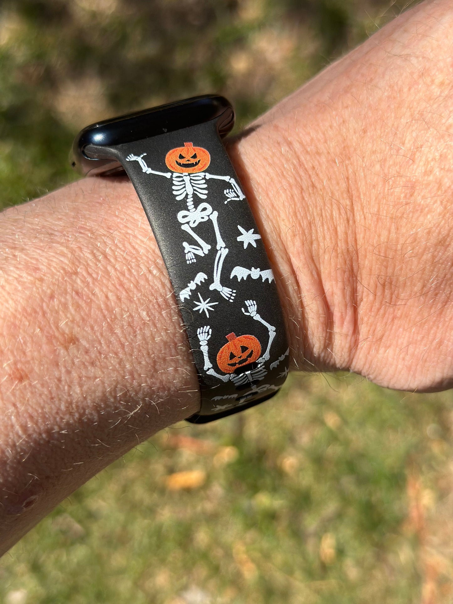 Halloween Watch Band for Apple Watch Engraved Silicone 38mm 40mm 41mm 42mm 44mm 45mm Fall Skeleton Ghosts, Pumpkins Head band